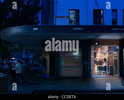 An die Ecke der Darlinghurst Road Schuster Caballero ist ein neuer Retail Store bringen Qualität Schuh im Herzen von Sydneys Reparaturen Stockfoto