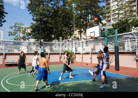 chinesische Männer spielen Basketball Aberdeen Hongkong Sonderverwaltungsregion Hongkong China Asien Stockfoto