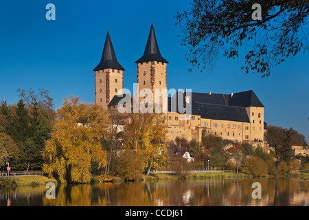 Blick über den Fluss Zwickauer Mulde, die Rochlitz Schloss, mehr als 1000 Jahre alt, Rochlitz, Sachsen, Deutschland, Europa Stockfoto