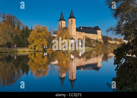 Blick über den Fluss Zwickauer Mulde, die Rochlitz Schloss, mehr als 1000 Jahre alt, Rochlitz, Sachsen, Deutschland, Europa Stockfoto