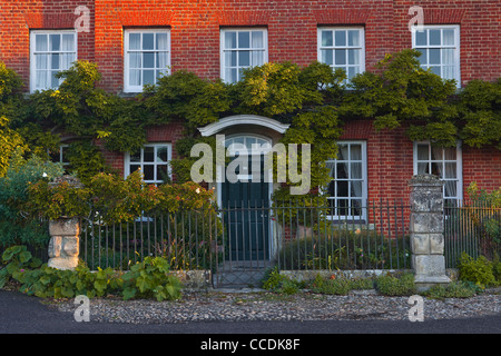 Eine Nahaufnahme von einem der Häuser in der Salisbury Cathedral Close, Wiltshire erschossen. Stockfoto