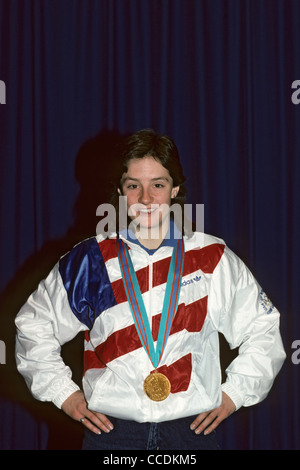 Bonnie Blair USA mit ihrer Goldmedaille bei der 1988 Olympische Winter-Spiele Calgary Alberta Cananda Stockfoto