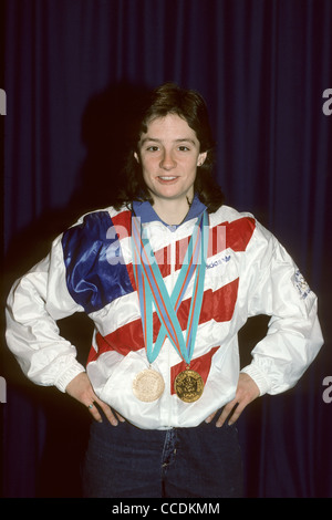 Bonnie Blair USA mit ihr Medaillen bei der 1988 Olympische Winter-Spiele Calgary Alberta Cananda Stockfoto