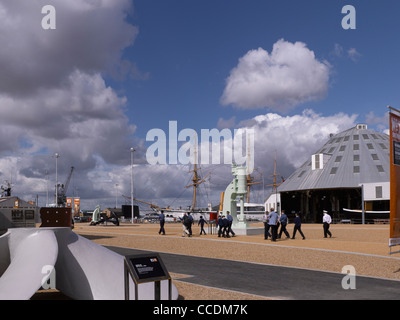 Nr. 1 Schmiedehandwerk, Chatham Historic Dockyard, van Heyningen und Haward Architekten, Außenansicht, wichtigsten rutscht Stockfoto