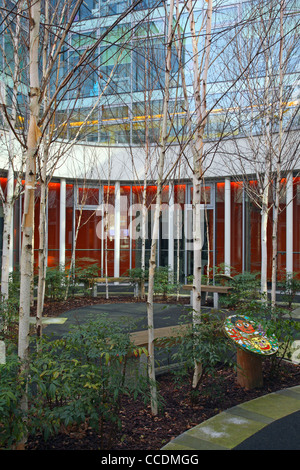 Kaleidoskop Kinder-Zentrum, van Heyningen und Haward Architekten. C-förmigen Grundriss schmiegt sich an zentralen Gartenraum. Stockfoto