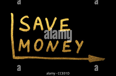 Sparen Sie Geld Konzept gold Farbe Text über schwarz Stockfoto