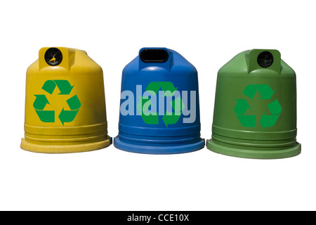 Container für Glas, Metall, Kunststoff und Papier isoliert auf weißem Hintergrund zu recyceln Stockfoto