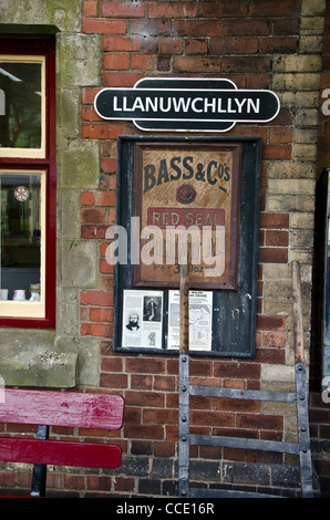 Llanuwchllyn Station Zeichen auf der Bala Lake Railway, North Wales. Stockfoto