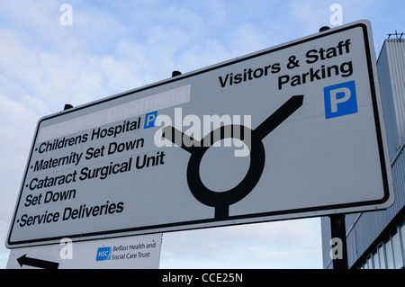 Straßenschild in einem Krankenhaus Stockfoto