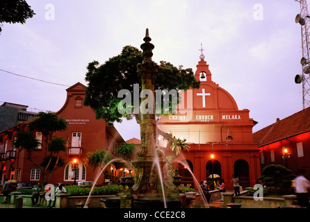 Dämmerung Nacht in Christus Kirche in Dutch Square in Malacca Melaka in Malaysia in Fernost Südostasien. Geschichte Reisen Stockfoto