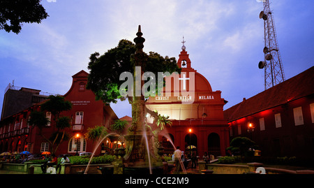 Dämmerung Nacht in Christus Kirche in Dutch Square in Malacca Melaka in Malaysia in Fernost Südostasien. Geschichte Reisen Stockfoto