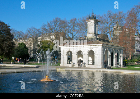 Brunnen und Tierheim Italian Gardens Kensington Gardens Hyde Park London England Stockfoto