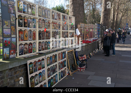 Bilder angezeigt Bayswater Road London England Stockfoto