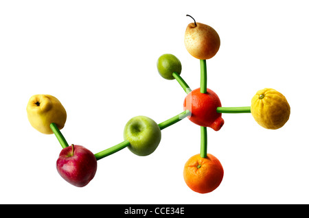 Früchte in der Form der molekularen Struktur verbunden. Konzept für Vitamine Ernährung. Stockfoto