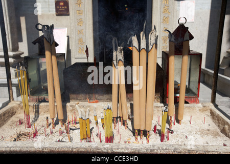 brennende Weihrauch und Räucherstäbchen außerhalb tin Hau Tempel Aberdeen Hongkong Sonderverwaltungsregion Hongkong China Asien Stockfoto