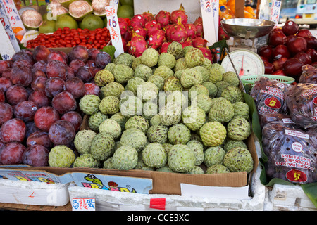 Zucker-Äpfel auf exotischen asiatischen Frischobst Stall in Aberdeen Hongkong Sonderverwaltungsregion Hongkong China Asien Stockfoto