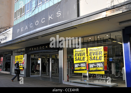 Pfauen Bekleidungsgeschäft Schließung Pleite Rezession 2012 High street Stockfoto