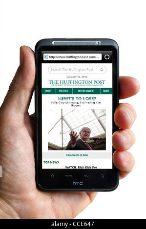 Die Huffington Post online-Internet-Zeitung auf einem HTC-smartphone Stockfoto