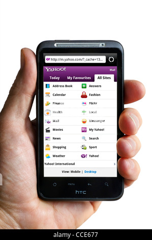 Die Yahoo mobile Website auf einem HTC-smartphone Stockfoto