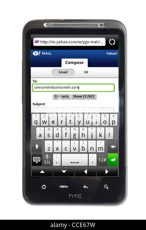 Verfassen eine e-Mail mit Yahoo Mail auf einem HTC-smartphone Stockfoto