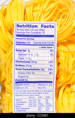 Nährwertangaben auf Pasta Paket Stockfoto