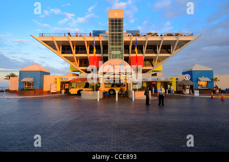 Der berühmte invertiert Dreieck von der Pier in St. Petersburg, Florida. Stockfoto