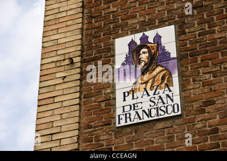 Plaza de San Francisco, geflieste Straßenschild. Madrid, Spanien. Stockfoto