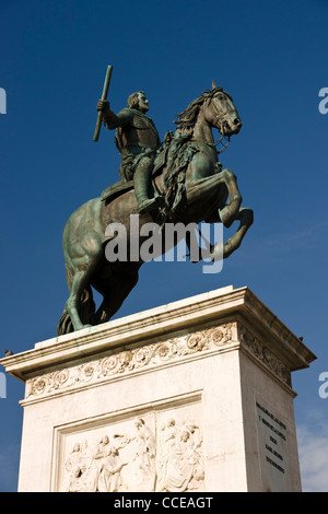 Statue von König Philip IV von Spanien am Plaza de Oriente, Madrid, Spanien. Stockfoto