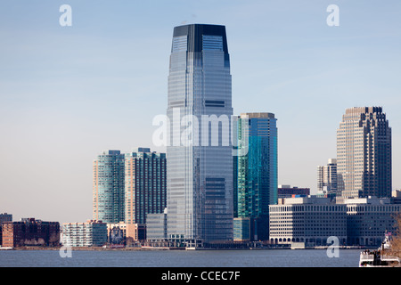 Die Skyline von Manhattan von der Staten Island Fähre tagsüber abgebildet. Stockfoto
