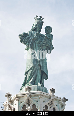 Die Statue der Maria mit Jesus Stockfoto