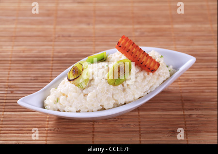 Schüssel mit Reis-pudding Stockfoto