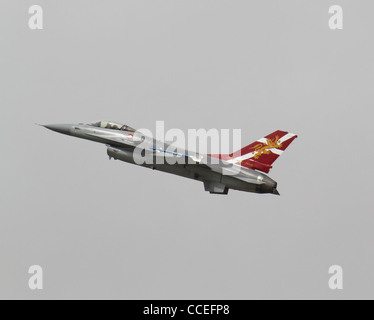 Dänischen General Dynamics F-16 Fighting Falcon fliegt beim RIAT 2011 Stockfoto