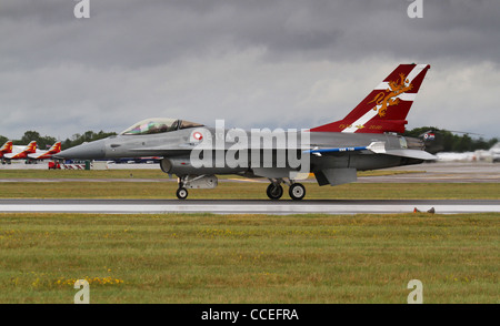 Ein dänischer General Dynamics F-16 Fighting Falcon auf dem Laufsteg beim RIAT 2011 Stockfoto