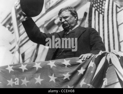 Präsident Theodore Roosevelt Redebeitrag mit amerikanischen Flagge Stockfoto