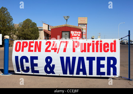 Ein Zeichen für gereinigte Eis und Wasser in Las Cruces, New Mexico. Stockfoto