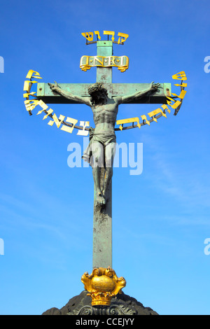 Jesus am Kreuz von Karlsbrücke, Prag, Tschechische Republik Stockfoto