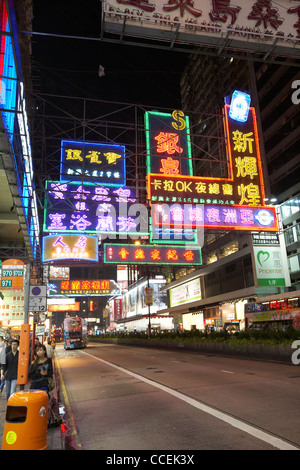 Neon-Werbeschildern über Nathan Road Mong Kok Hongkong Sonderverwaltungsregion Hongkong China Asien Stockfoto