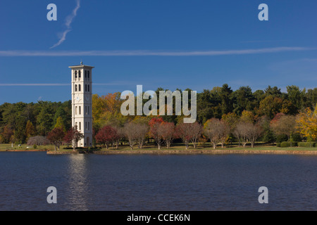 Lakeside Glockenturm am Campus der Furman University in Greenville, South Carolina Stockfoto