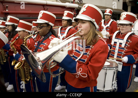 2012 drei Könige Tagesparade, Brooklyn, New York. Junior High School marching Band in die Parade. Stockfoto