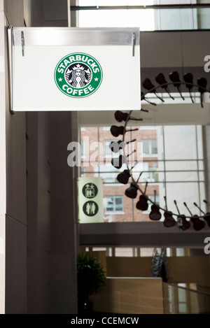 Ein Starbucks Coffee Zeichen im Washington DC Convention Center. Stockfoto