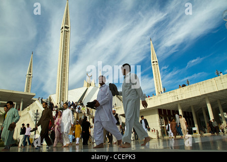 König Faisal Mosque und Gebete Islamabad-Pakistan Stockfoto