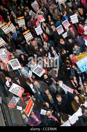 ein Overhead Schuss von Demonstranten bei der Trades Union Congress (TUC) Rallye London 2011 Stockfoto