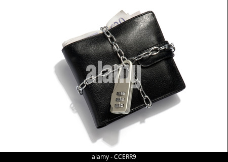 Eine schwarze Leder Brieftasche mit einer Kette und einem Zahlenschloss Stockfoto