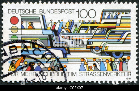 Deutschland - ca. 1991: Eine Briefmarke gedruckt in Deutschland, widmet sich der Sicherheit im Straßenverkehr, ca. 1991 Stockfoto