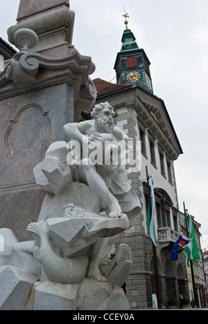 Statue am Robba Brunnen in Ljubljana, Slowenien. Stockfoto