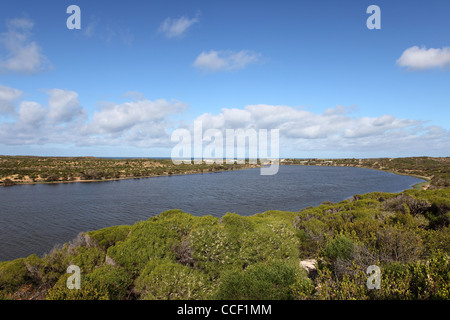 Der Greenough River fließt in den Indischen Ozean in Geraldton, Westaustralien. Stockfoto