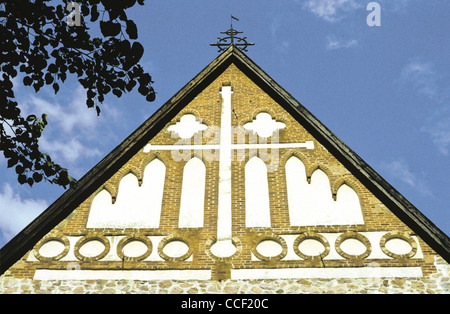 Architektonisches Detail zeigt die Dach-Spitze des 14. Jahrhundert mittelalterliche St. Michael Kirche von Pernå, Finnland Stockfoto