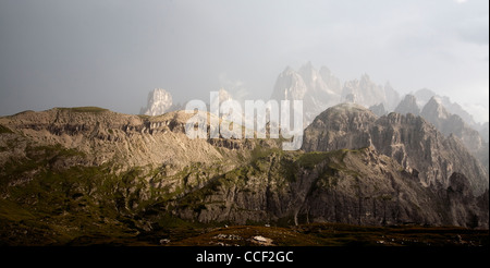 Ansichten der Cadini di Misurina gesehen von Tre Cime di Lavaredo, in den italienischen Dolomiten Alpen Stockfoto