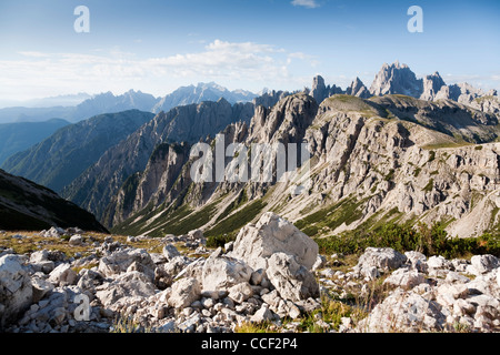 Ansichten der Cadini di Misurina gesehen von Tre Cime di Lavaredo, in den italienischen Dolomiten Alpen Stockfoto