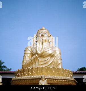 Abhaya mudra Geste der Furchtlosigkeit der Buddha im Wat Buppharam in George Town in Insel Penang in Malaysia in Fernost Südostasien. Reisen Stockfoto